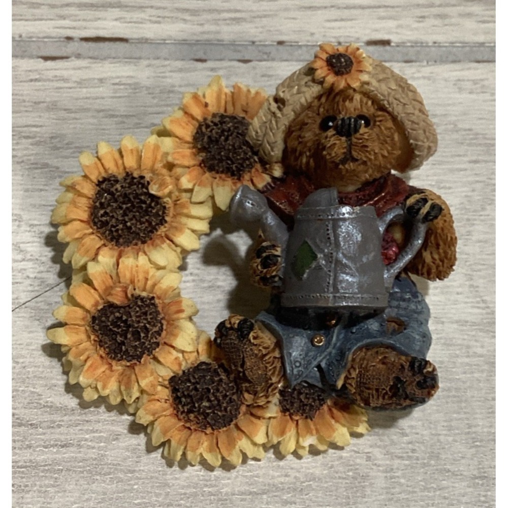 BOYD'S BEARS Silvertone‎ Pin Textured Sunflower Watering Can Teddy Bear Vintage
